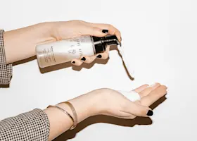 A Makeup Artist Shares Her Favourite Makeup Removing Cleanser