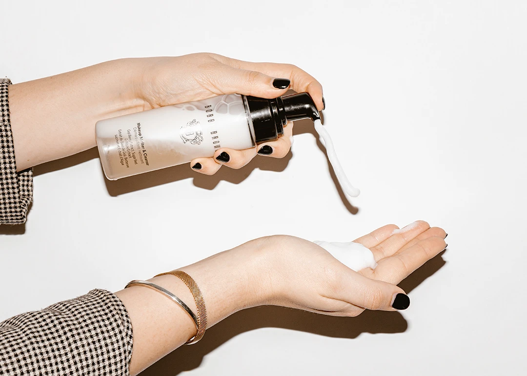 A Makeup Artist Shares Her Favourite Makeup Removing Cleanser