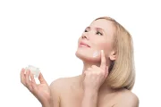 What's the Difference Between a Serum and a Moisturiser?