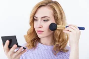 How to Apply Face Powder Evenly