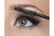 Should I Wear Black or Brown Mascara?