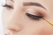 What's the Best Makeup for Dry Eyelids?