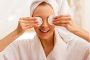 What Can I Put on Dry Skin Around My Eyes?