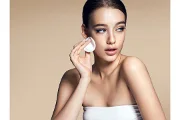 Does Setting Powder Really Keep Oily Skin From Looking Greasy?