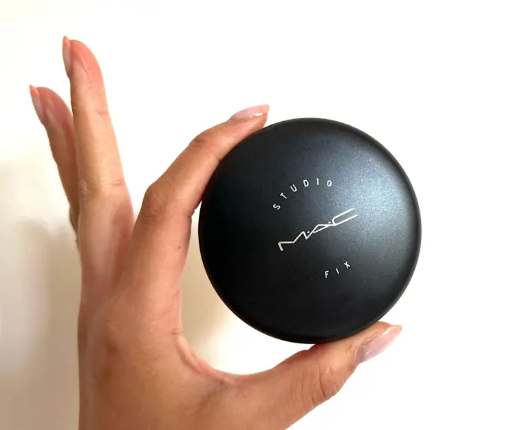 What's the Best Way to Apply Pressed Powder?