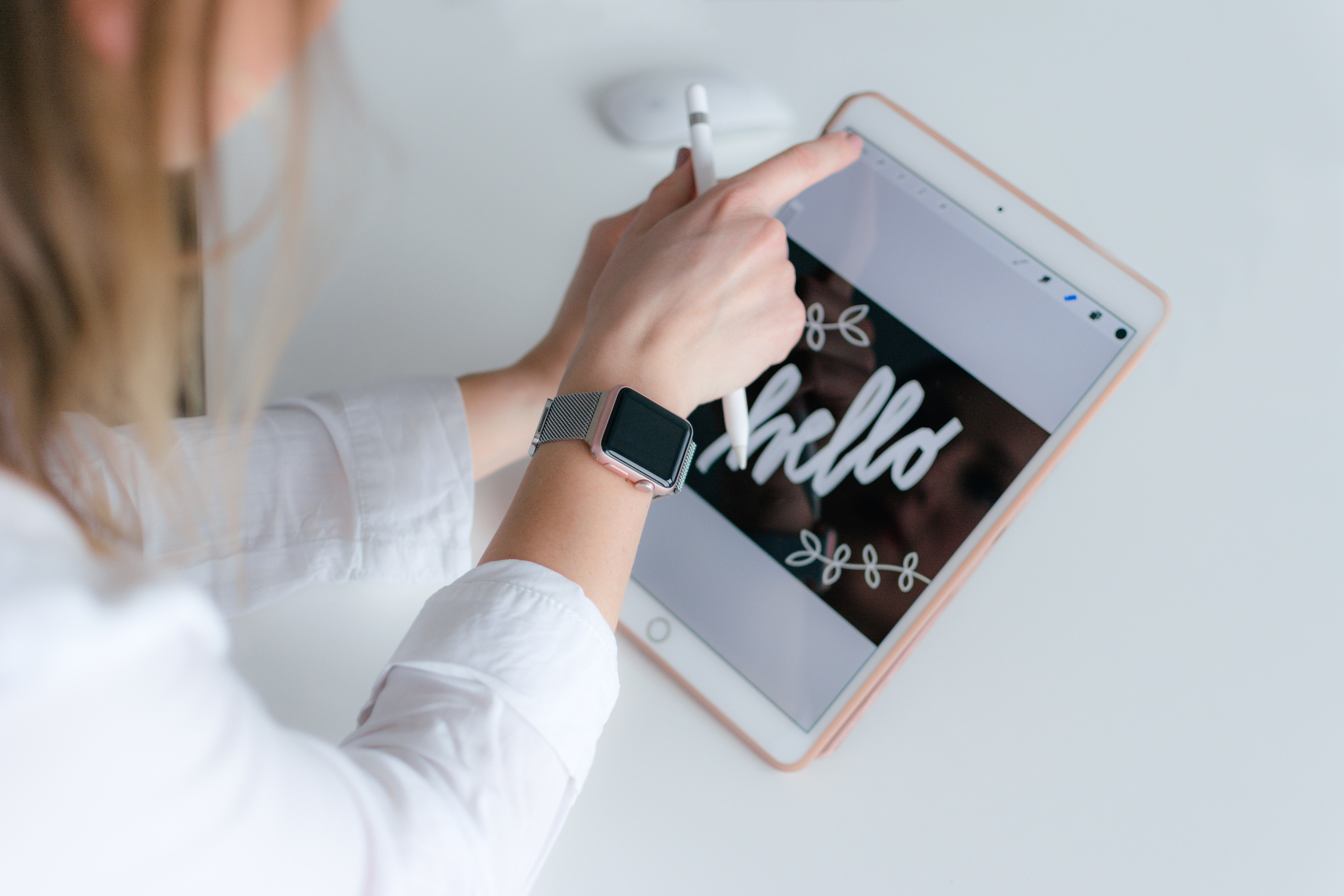 woman-with-applewatch-holding-gold-ipad-and-apple-pencil-2265487