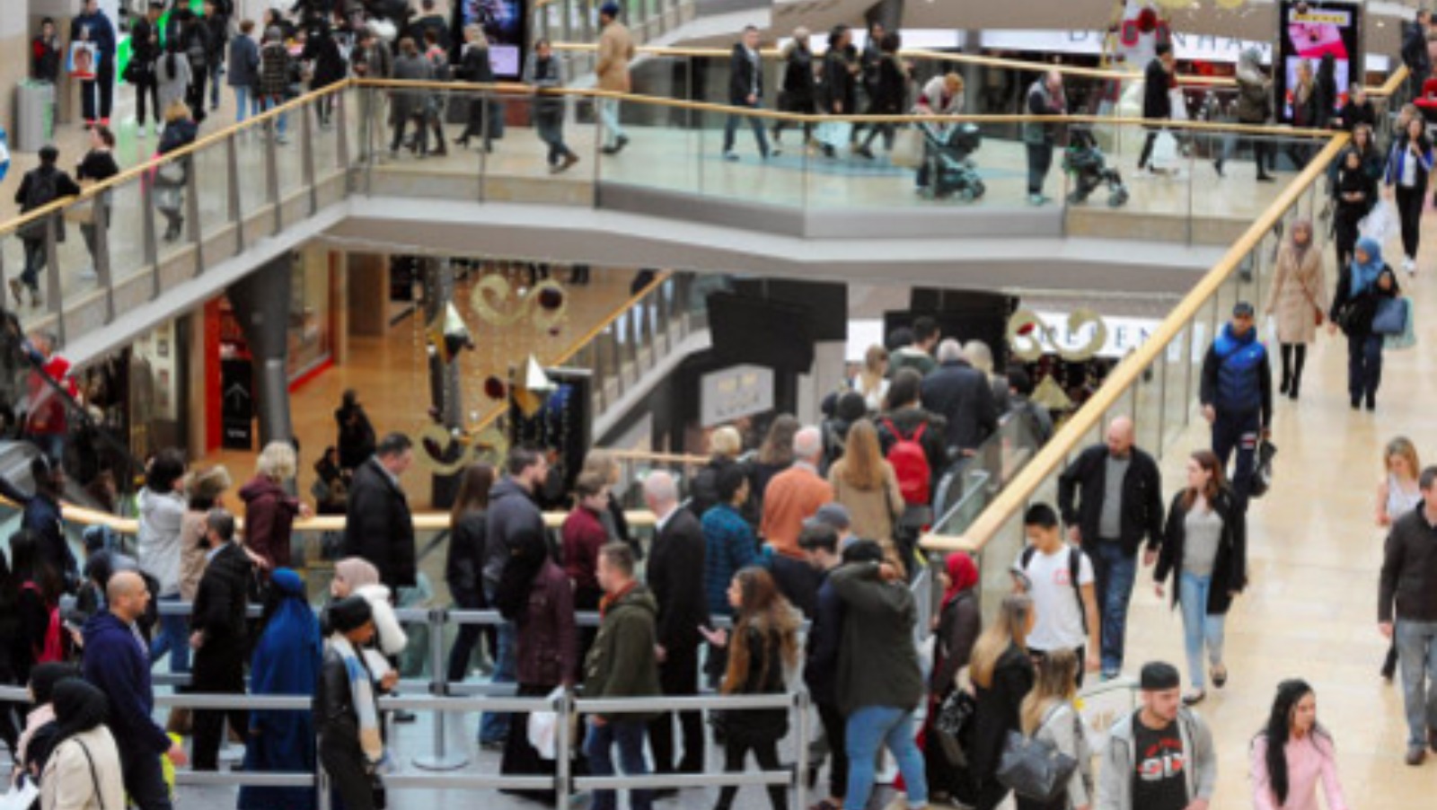 Shoppers urged to plan ahead for 'mega retail weekend' | ITV News Central