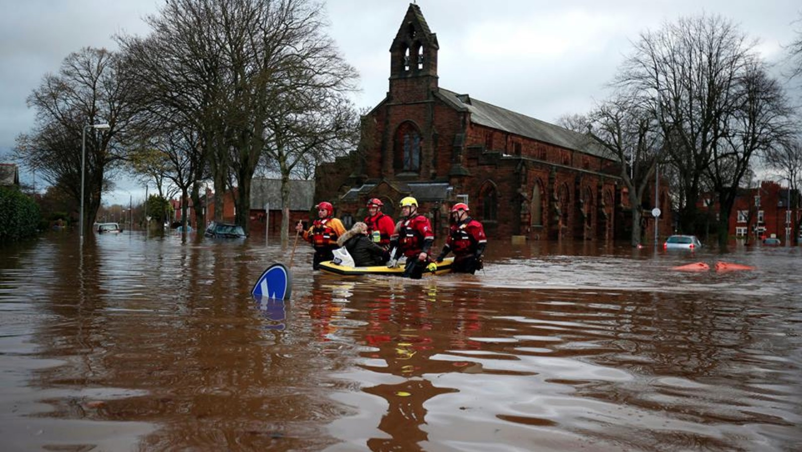 A guide on how to stay safe in the floods ITV News Border