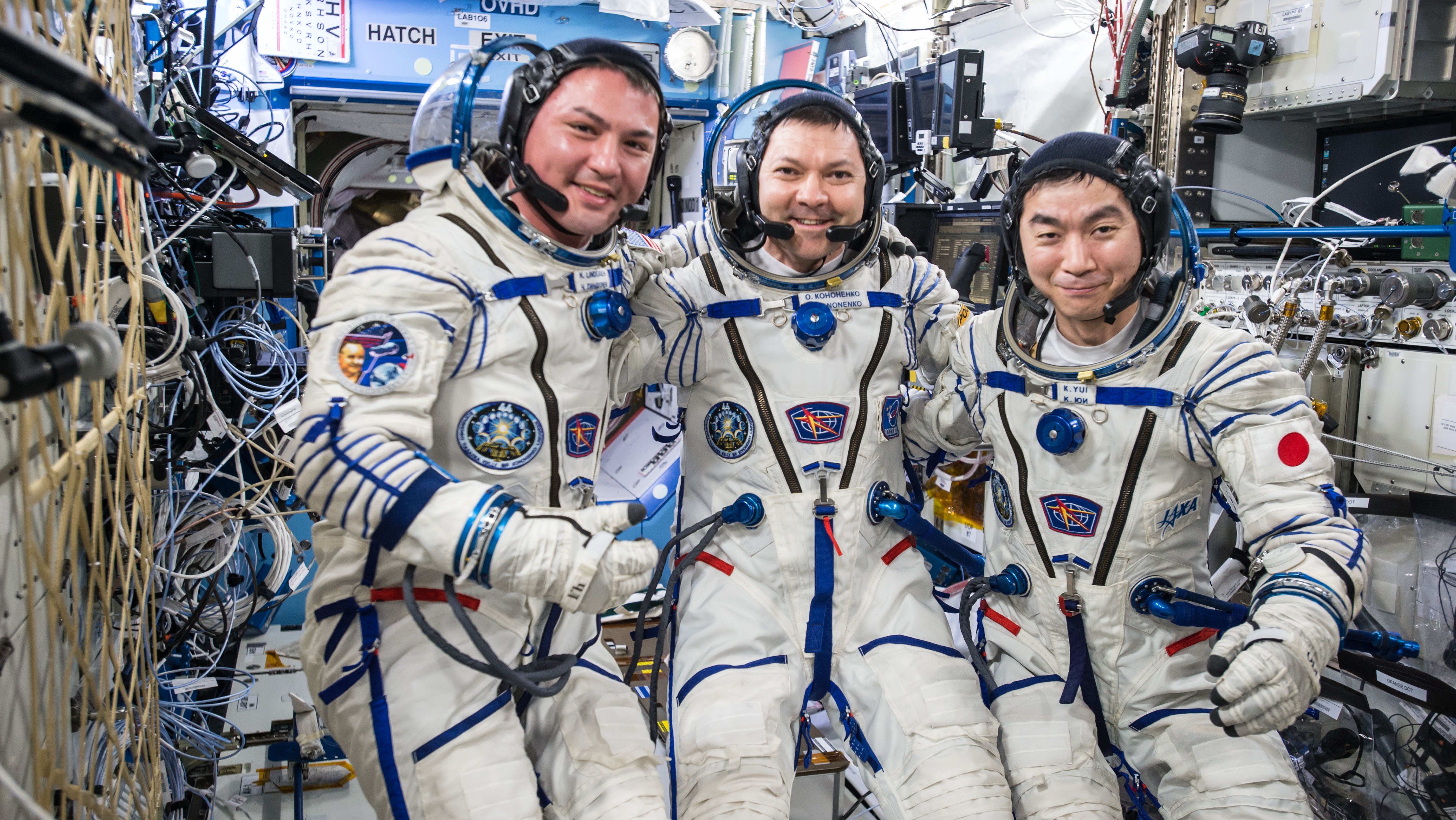 Astronauts' Secret: How They Really Communicate In Space - czag4jw