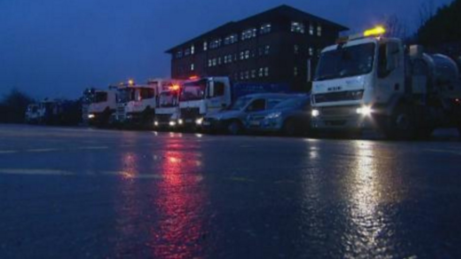 Water companies battle to unblock Yorkshire's drains ITV News Calendar