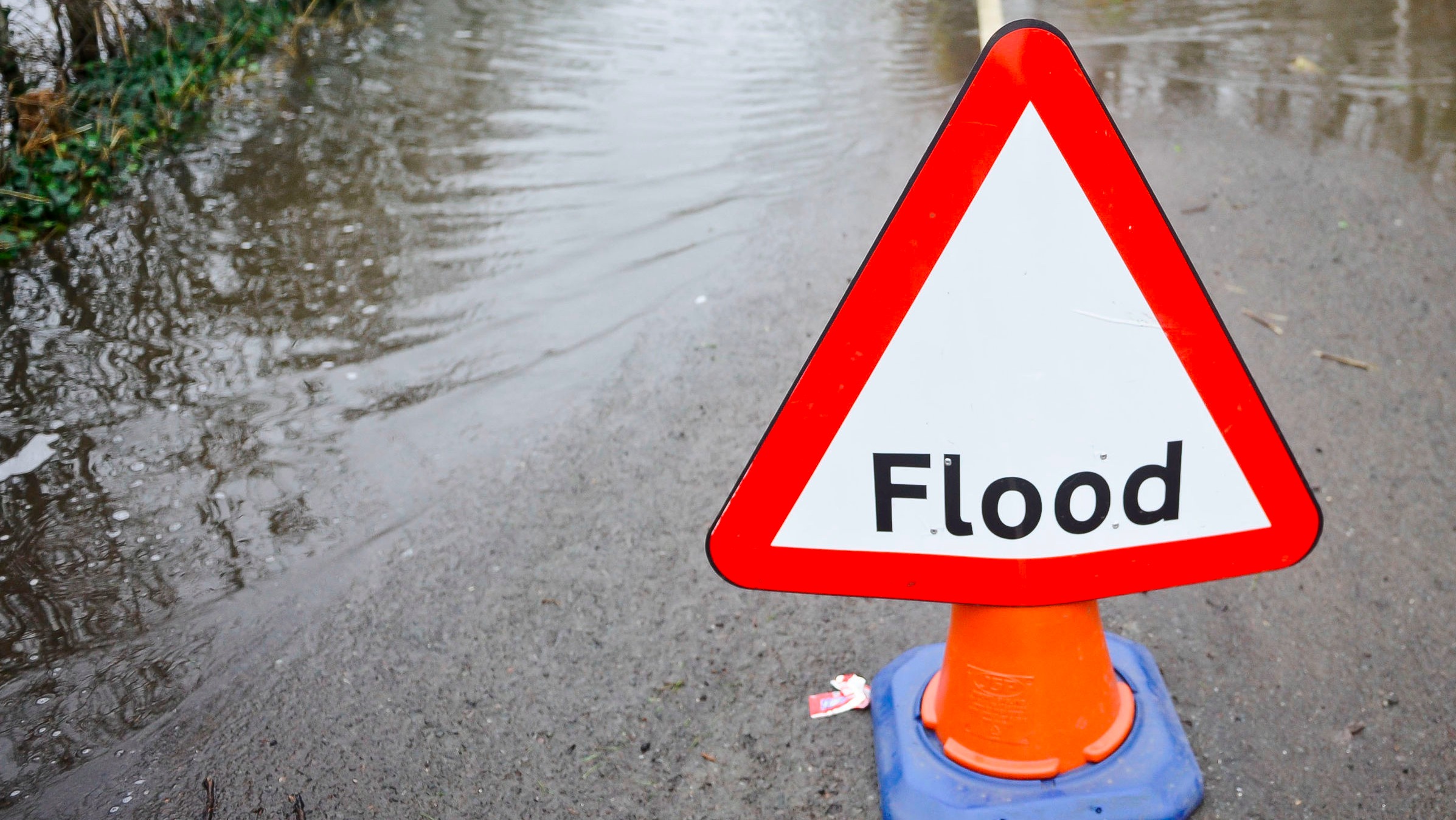 Heavy rain sparks flood alerts in the Anglia region | ITV News Anglia