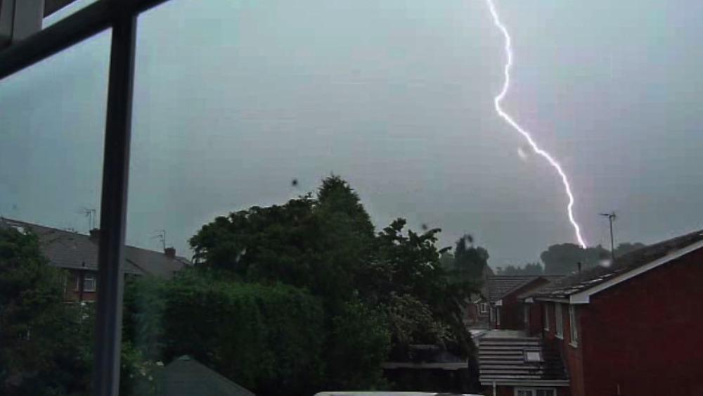 Freak thunderstorms cause flash flooding in the Midlands | ITV News Central