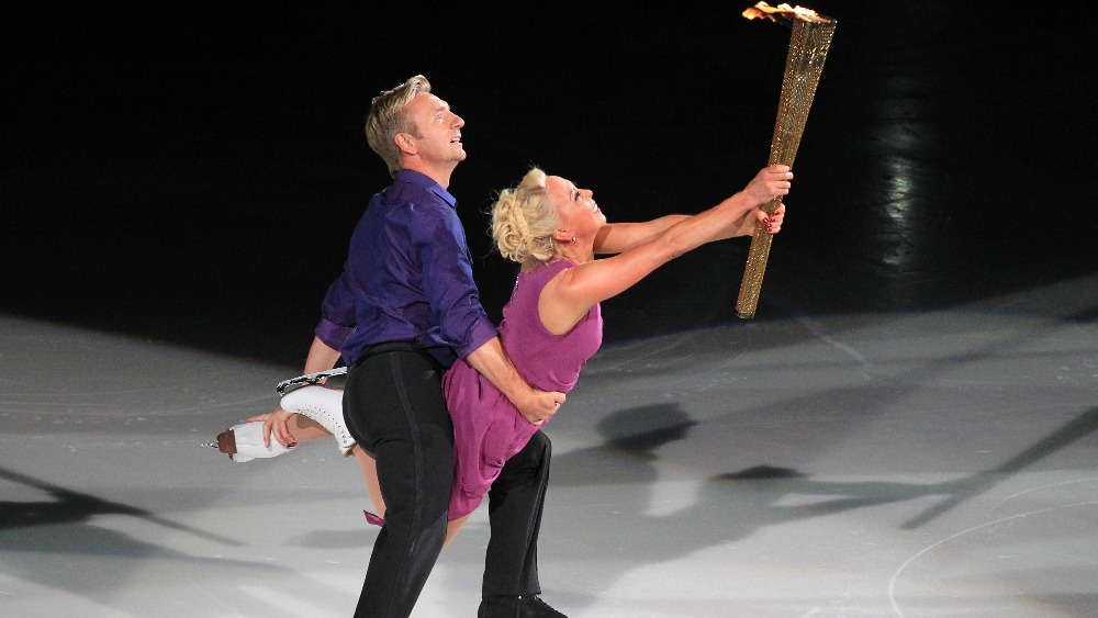 Olympic ice skating legends Torvill and Dean receive honours from King at  Windsor Castle | ITV News Central