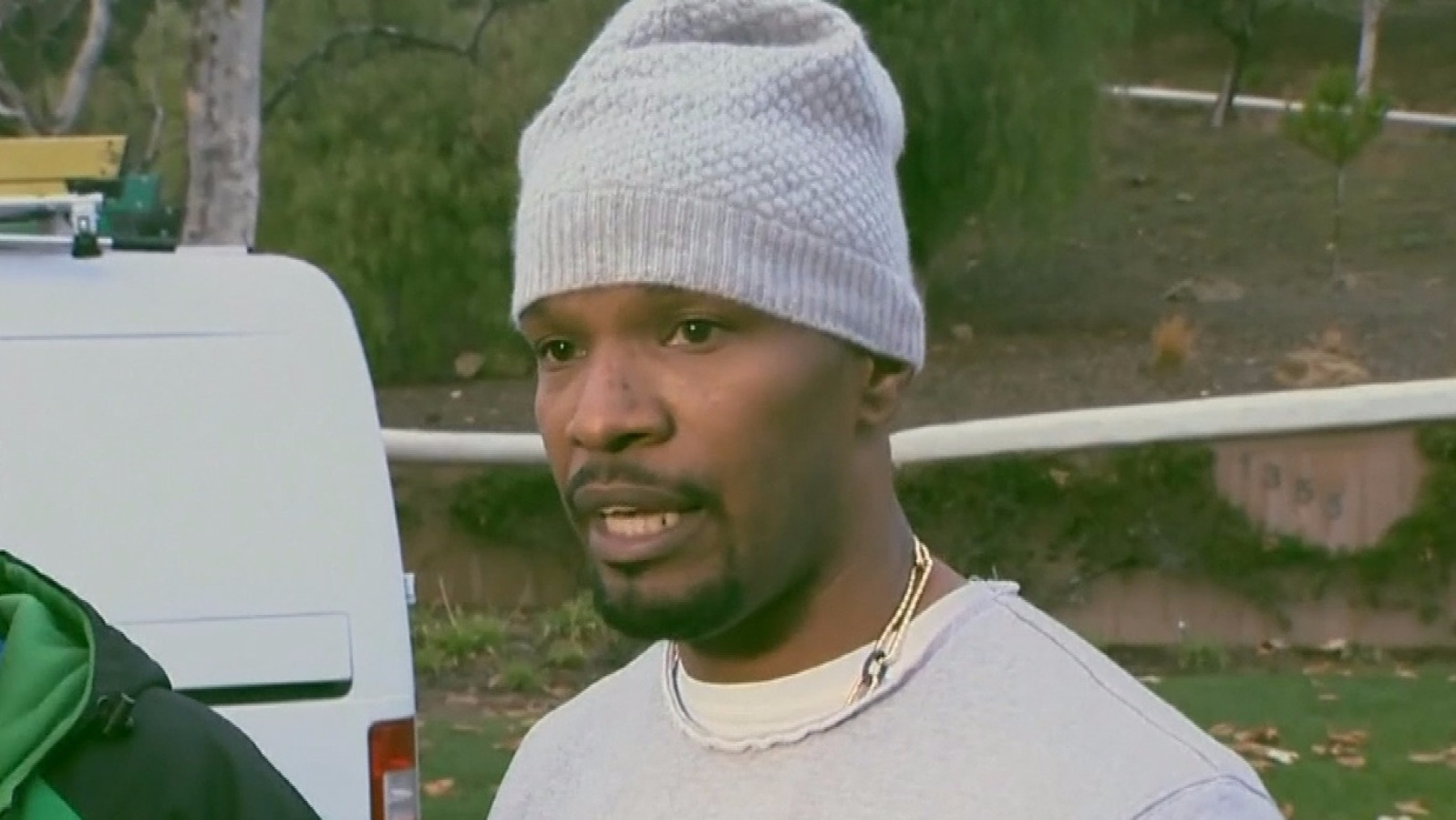 Oscar Winner Jamie Foxx Rescues Man Trapped In Burning Truck Itv News 