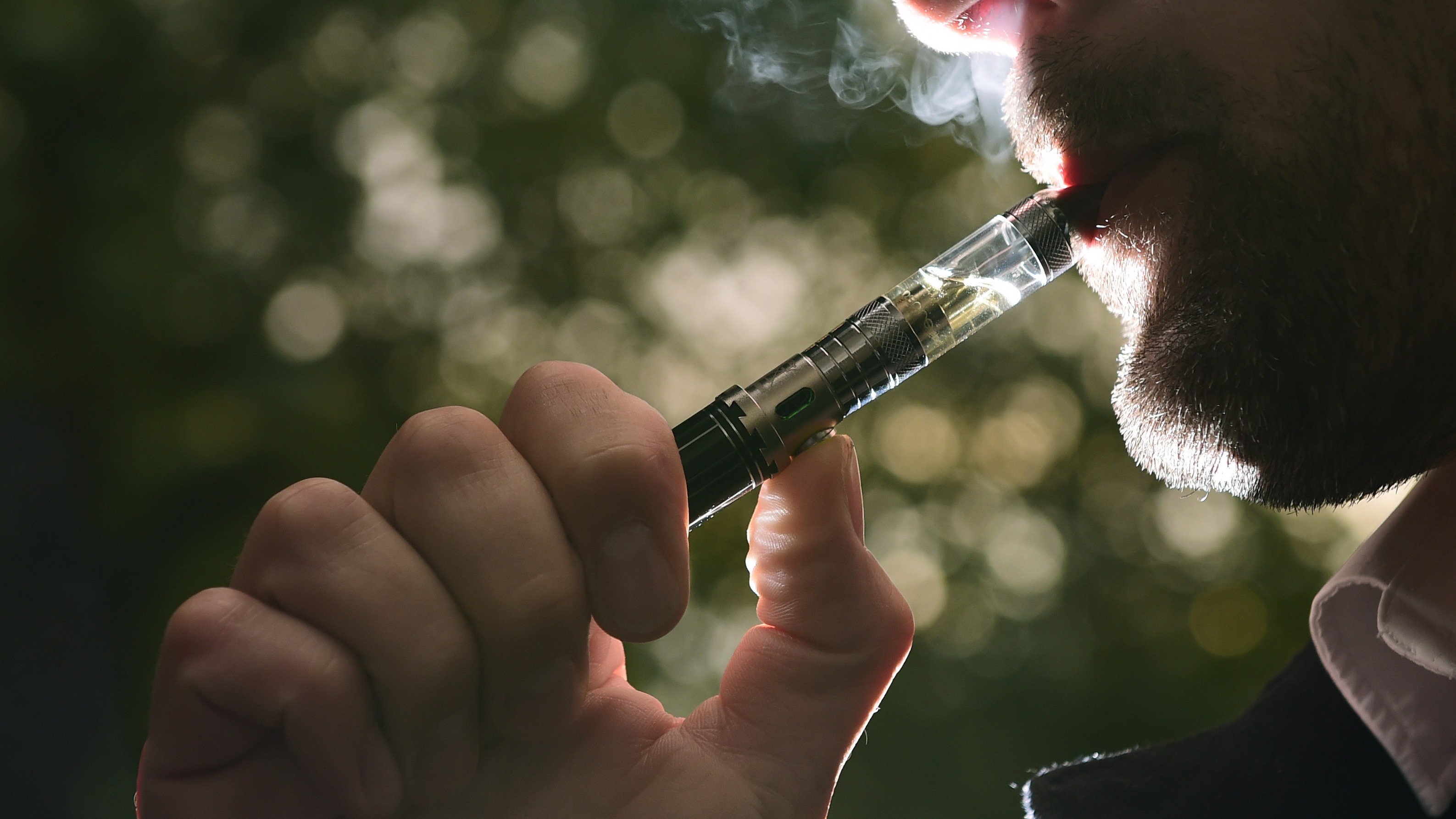 Hundreds of thousands of smokers turn to e cigarettes to help them