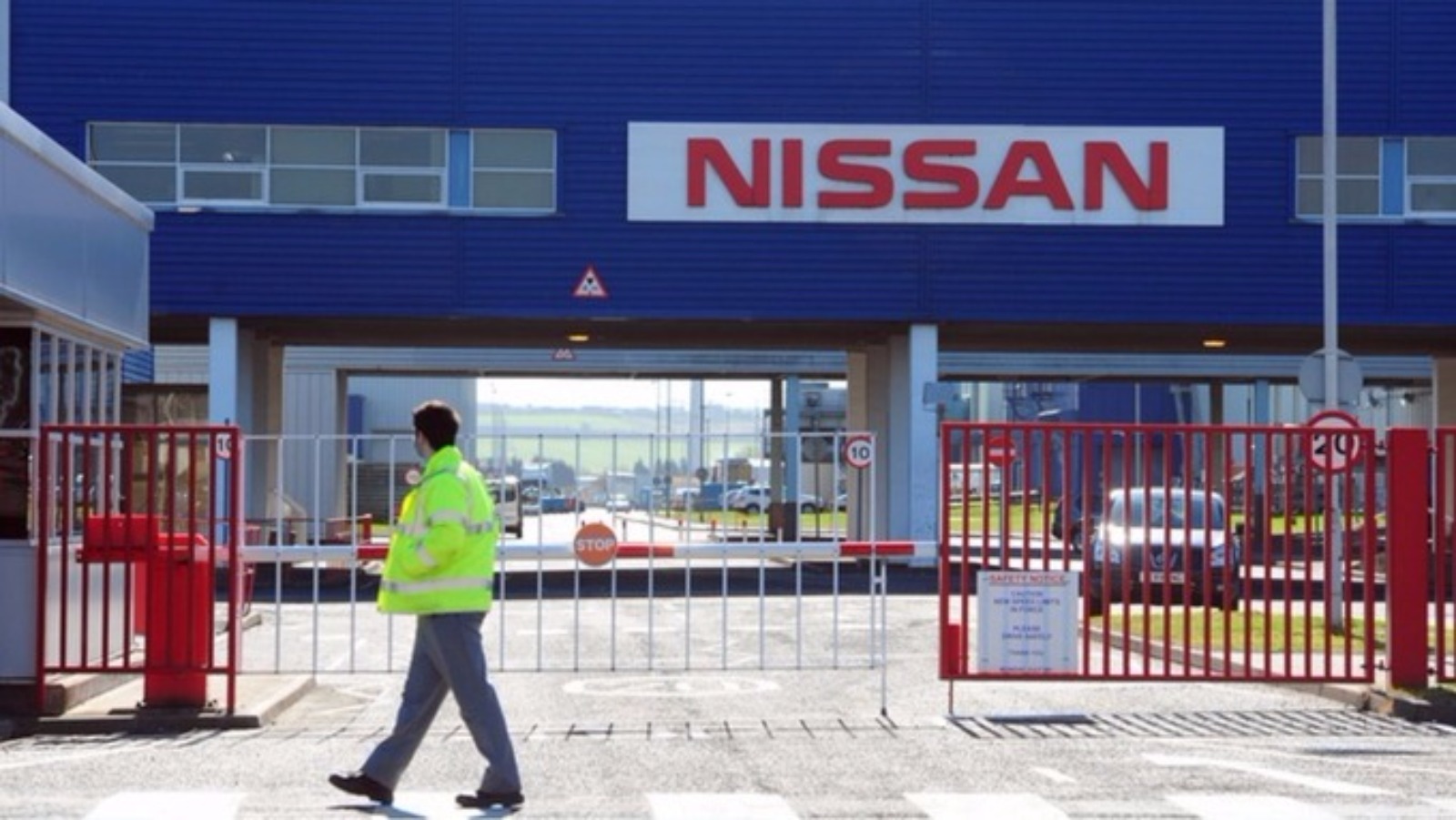 Sunderland's Nissan plant to build Europe's first 'driverless' cars