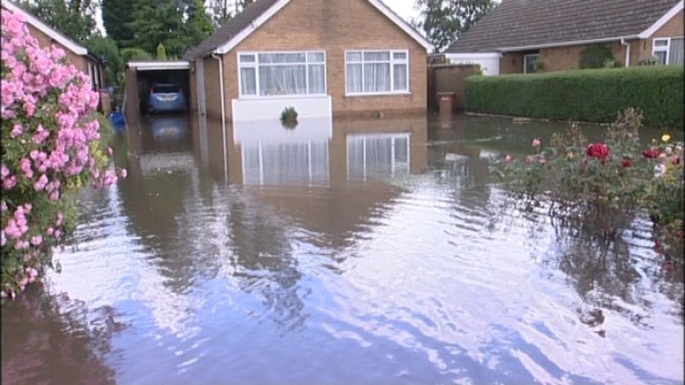Evacuations Underway As Floods Hit Midlands Itv News Central