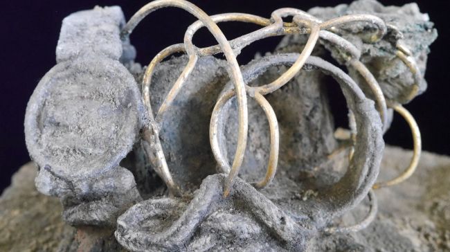 Ancient Roman Woman's Jewelry Found Under Department Store