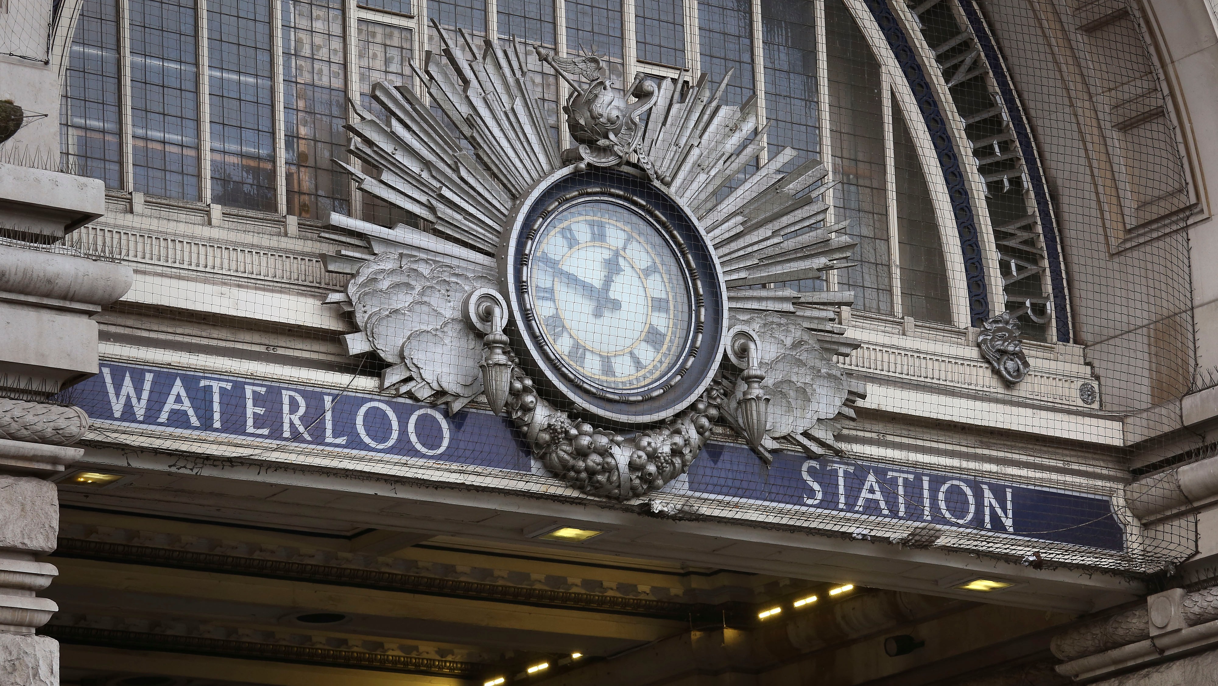 Waterloo And City Line Train Derails Itv News London 