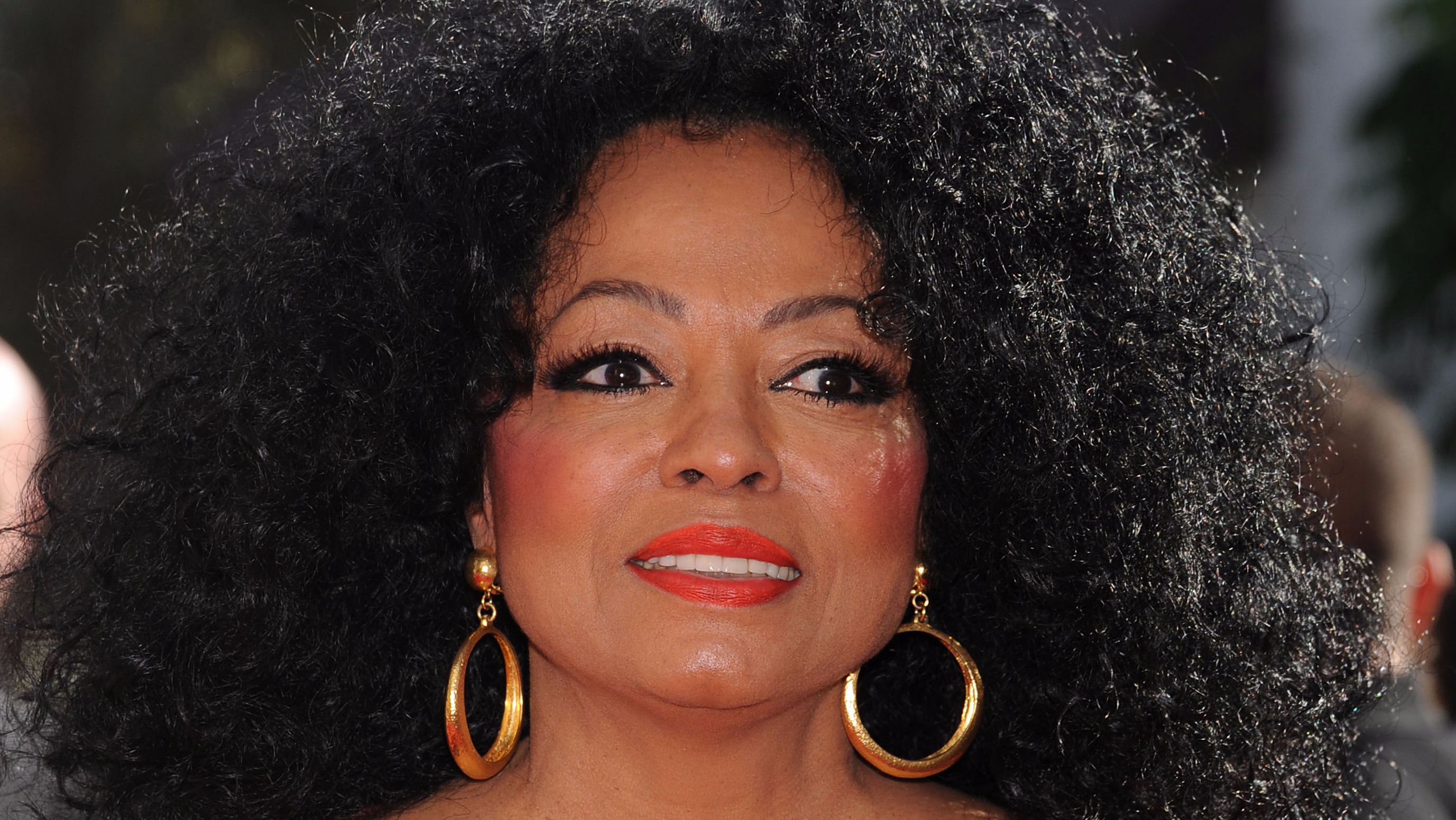 Diana Ross goes on to perform after Pennsylvania car crash | ITV News