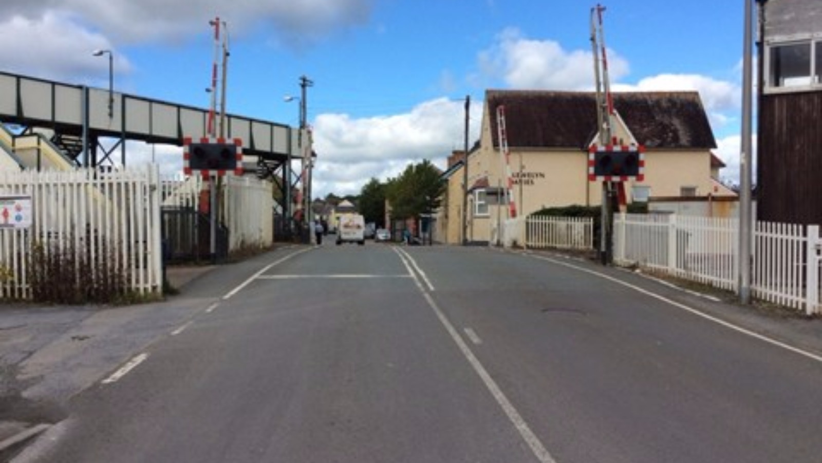 Spike in motorists ignoring level crossing warnings in Wales | ITV News ...