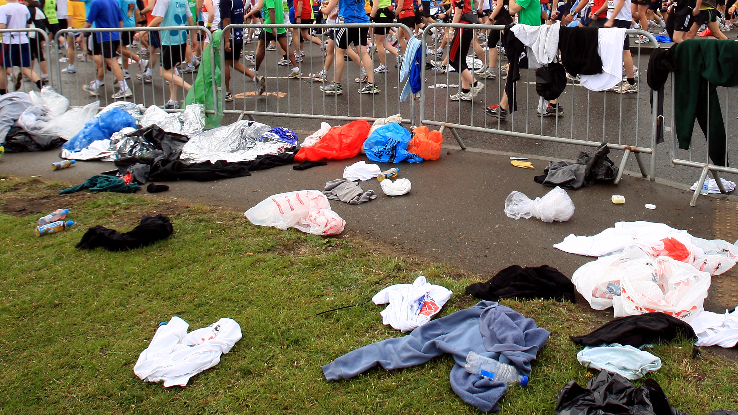 London Marathon clear up will remove 7 tonnes of rubbish, 4 tonnes of ...