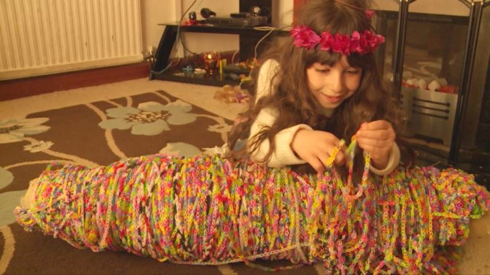 10yearold's 6,292foot loom band bracelet breaks Guinness record, loom bands