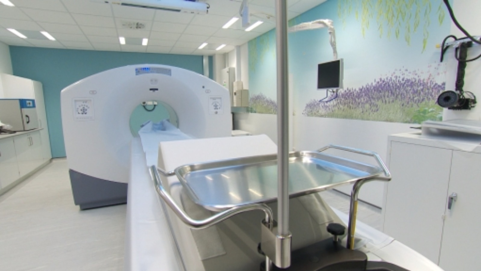 Million pound cancer scanner installed at Bath's Royal United Hospital ...