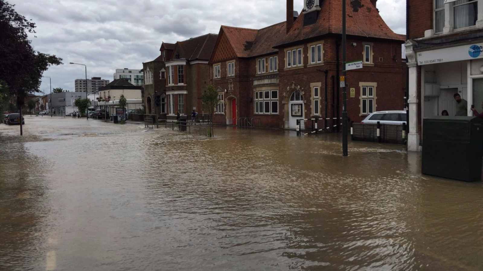 Wimbledon roads turned into rivers due to huge flood | ITV News London