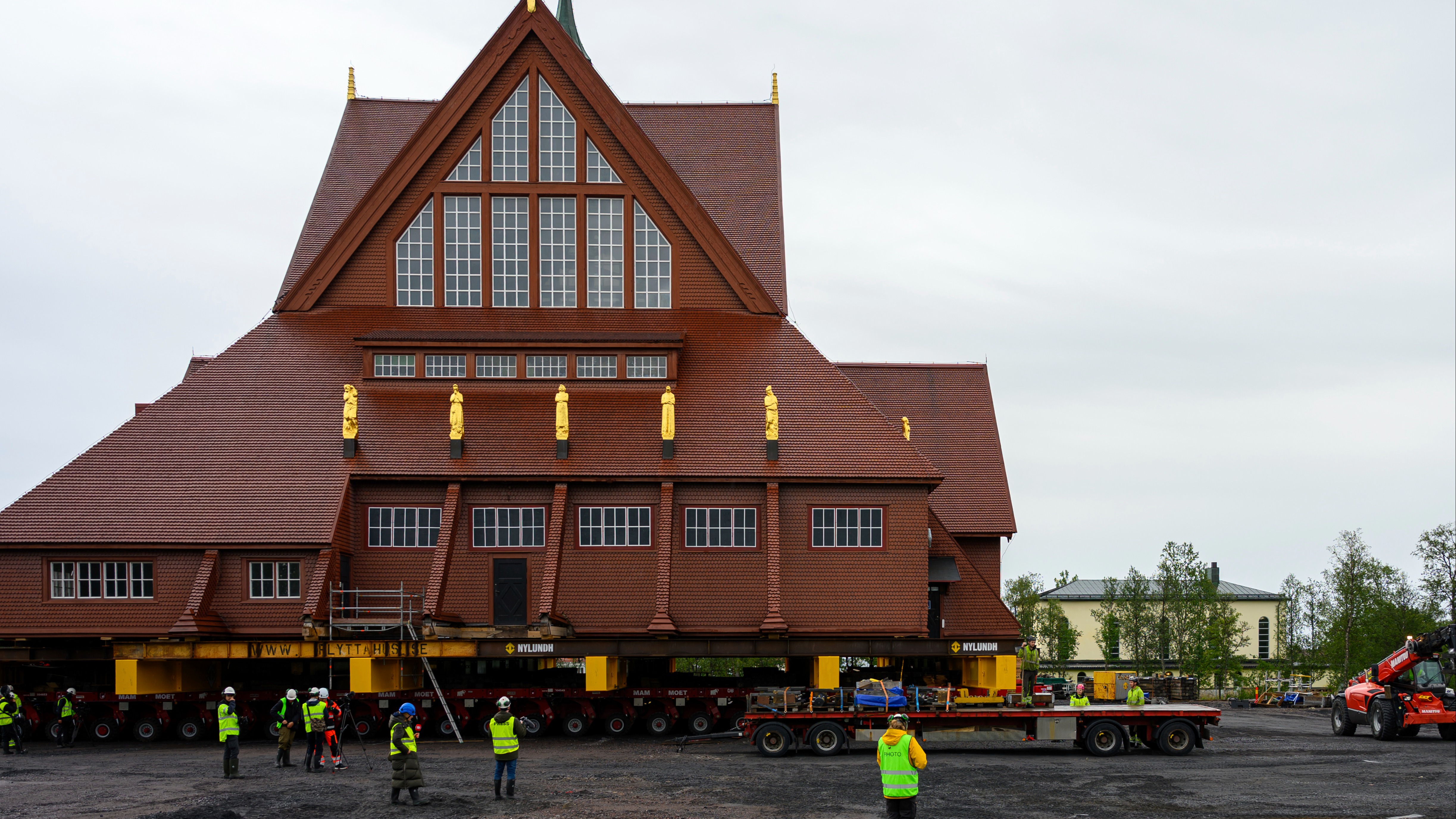 Swedish church begins 5km journey across city to avoid being swallowed by mine