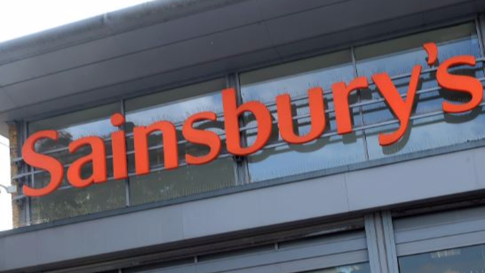 'Kiss in' protest at Sainsbury's after gay couple thrown out of store ...