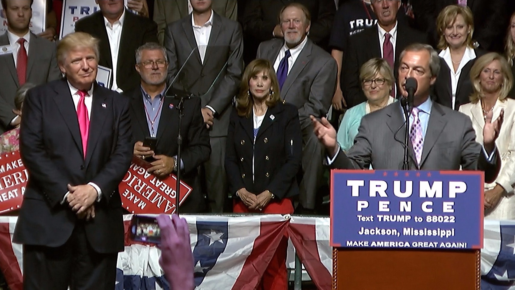 Farage Tells Trump Rally: I Wouldn't Vote For Clinton If You Paid Me ...