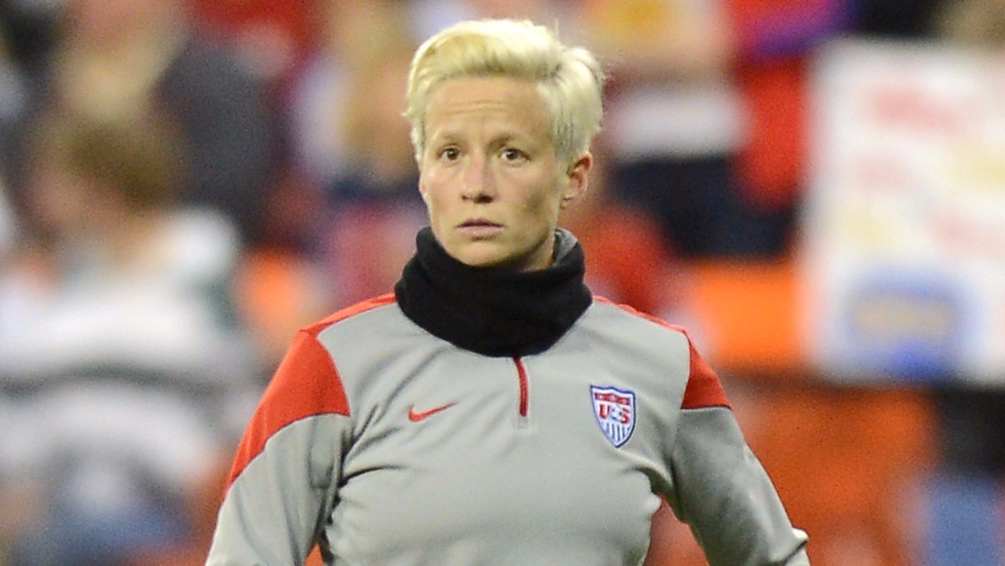 Womens Football Star Megan Rapinoe Kneels During Us Anthem In Support