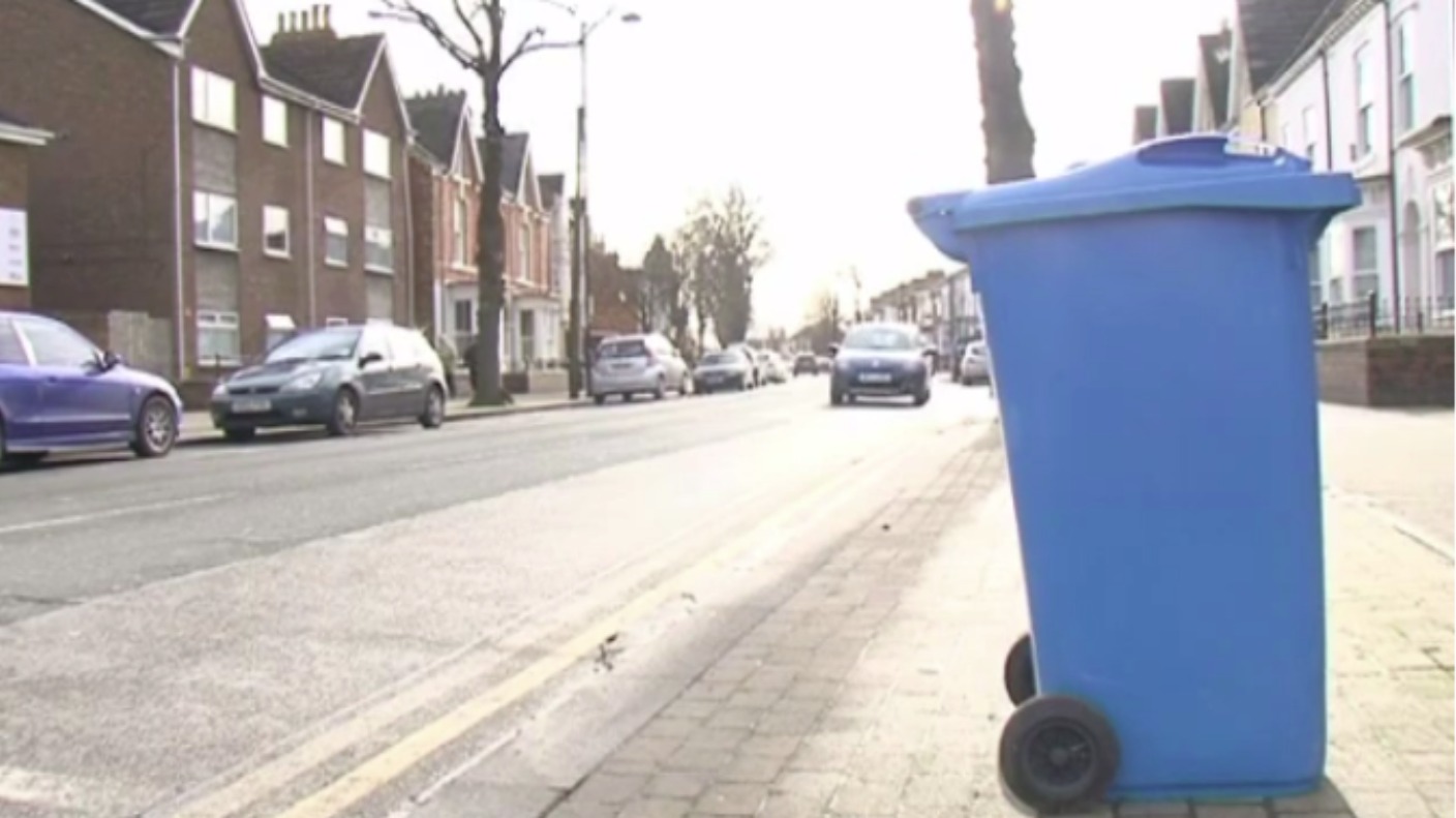Hull Council workers start sifting through blue bins in rubbish