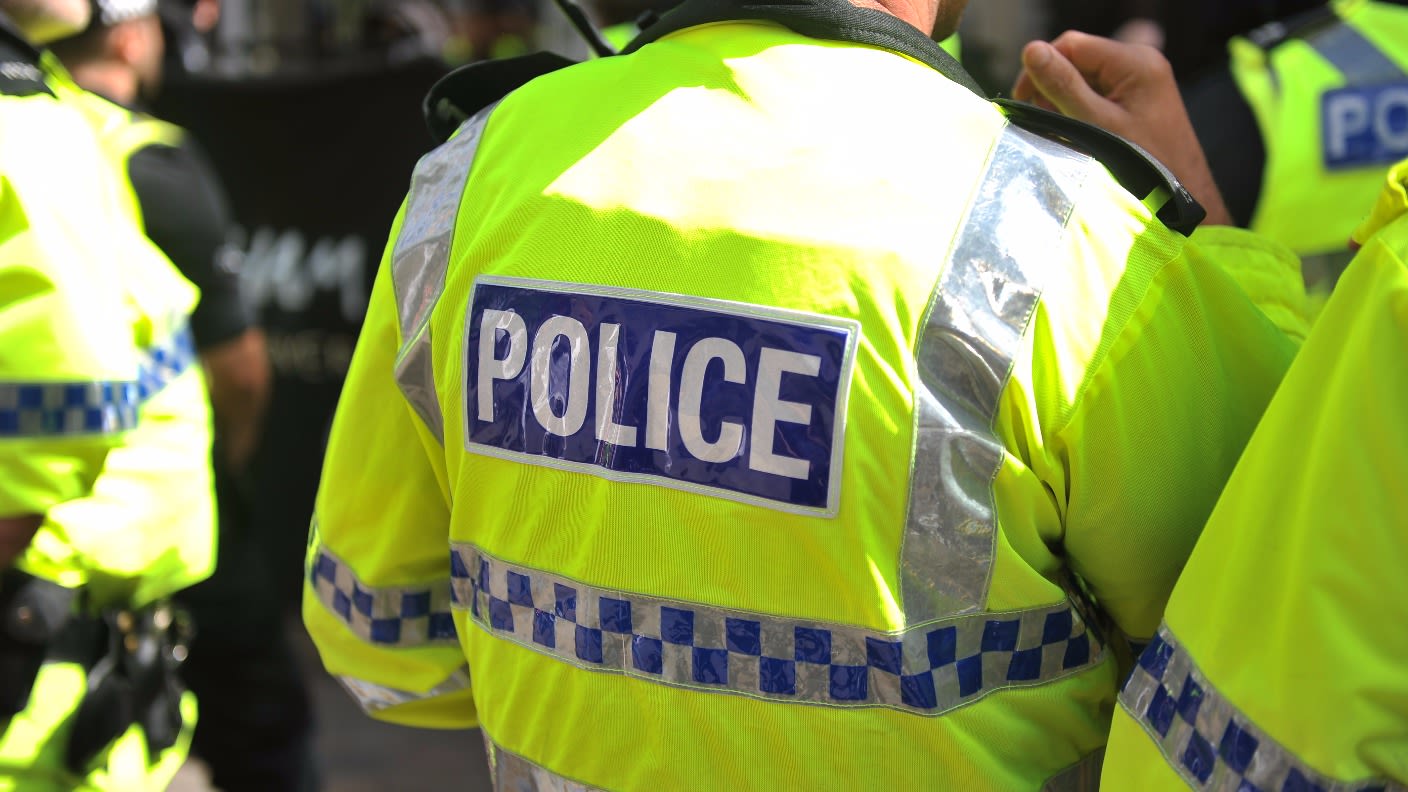 Woman calls Barnstaple police and gets through to USA | ITV News