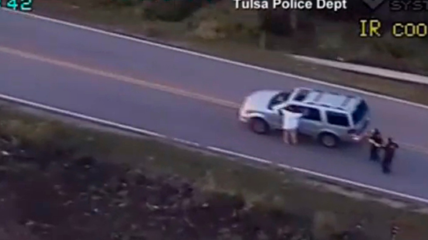 Terence Crutcher Killing Disturbing Video Shows Us Police Shooting Dead Unarmed Black Man Itv