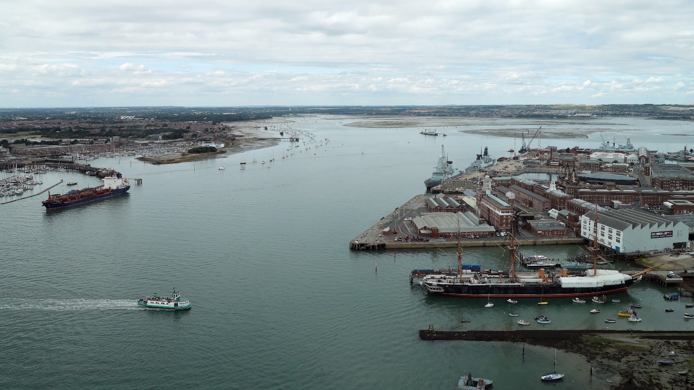 Unexploded WW2 bomb found in Portsmouth Harbour | ITV News