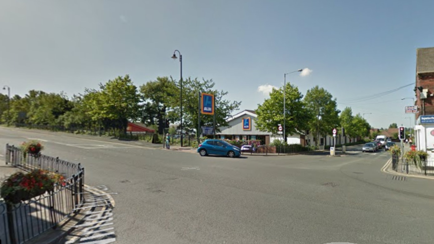 Man killed and woman seriously ill after Bolton car crash ITV News