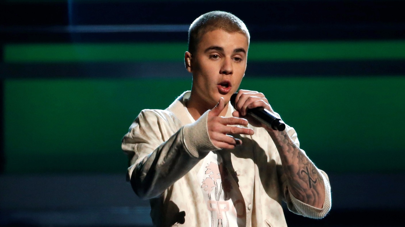 Justin Bieber 'drops microphone and storms off stage in Manchester ...