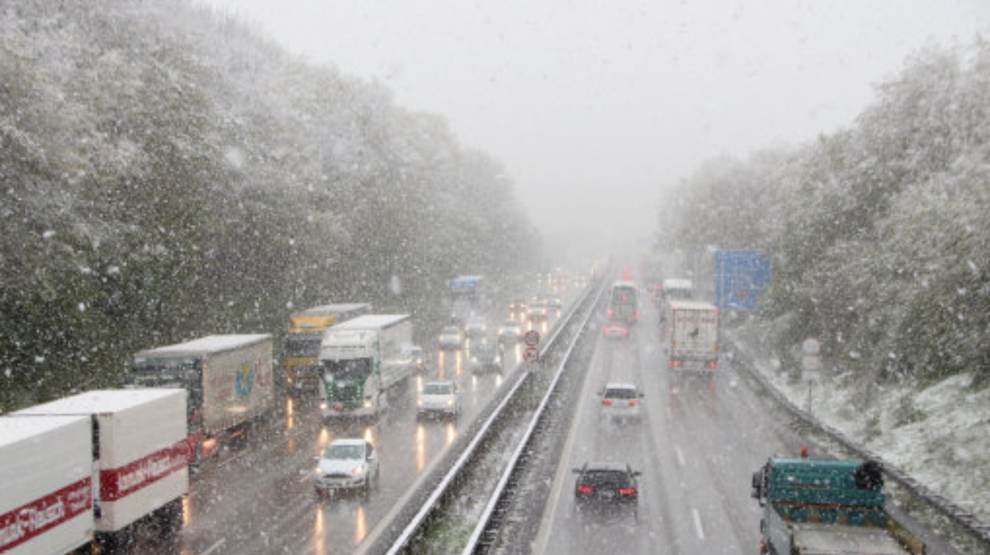 Drivers urged to take extra care as snow expected | ITV News Granada