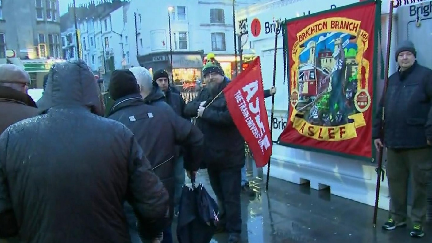 Southern strike - listen to the arguments | ITV News Meridian