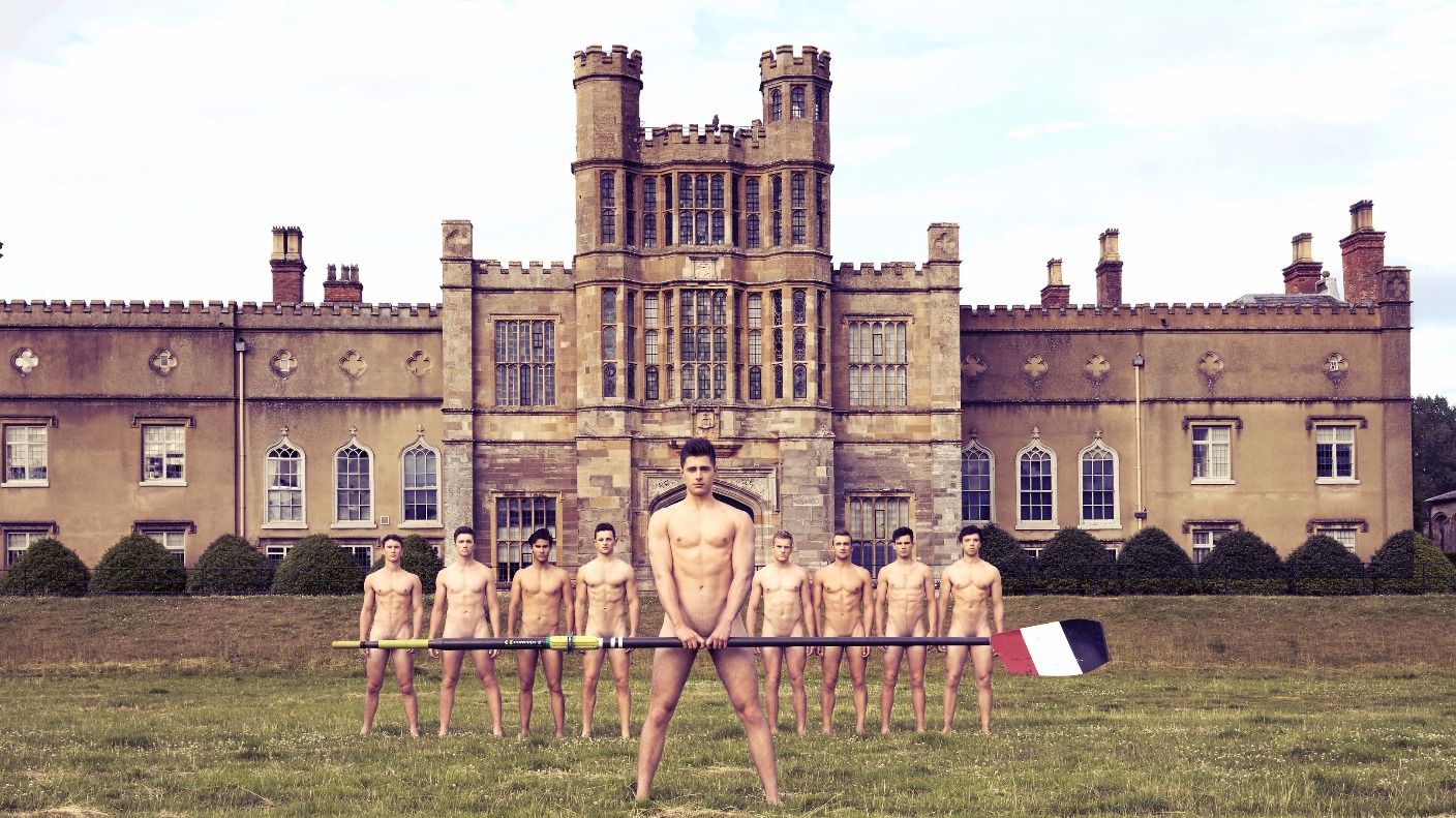 University rowing team strip off for naked calendar in bid to combat  homophobia in sport | ITV News