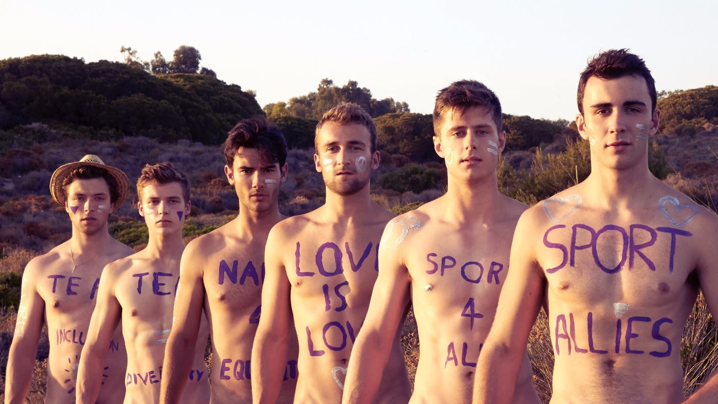 University rowing team strip off for naked calendar in bid to combat  homophobia in sport | ITV News