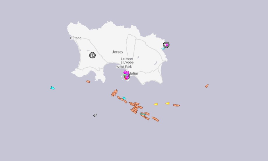 French fishermen en route to blockade Jersey's main harbour | Channel - Vimarsana News