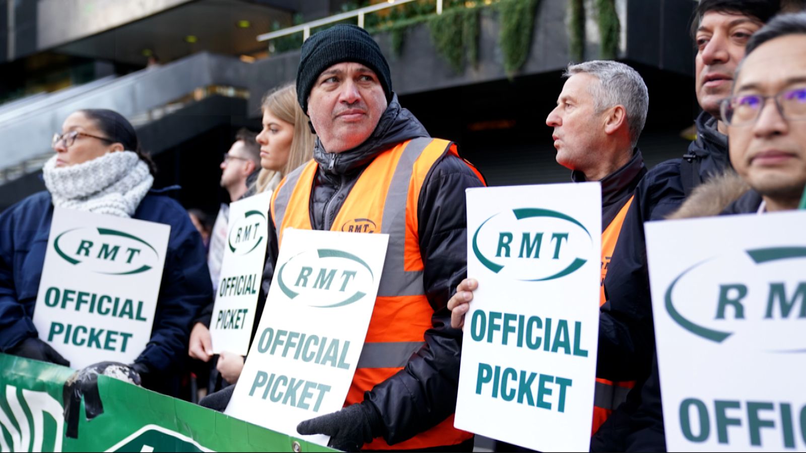 Road To Rmt RMT set to demand same pay deal as train drivers got in meeting with ...