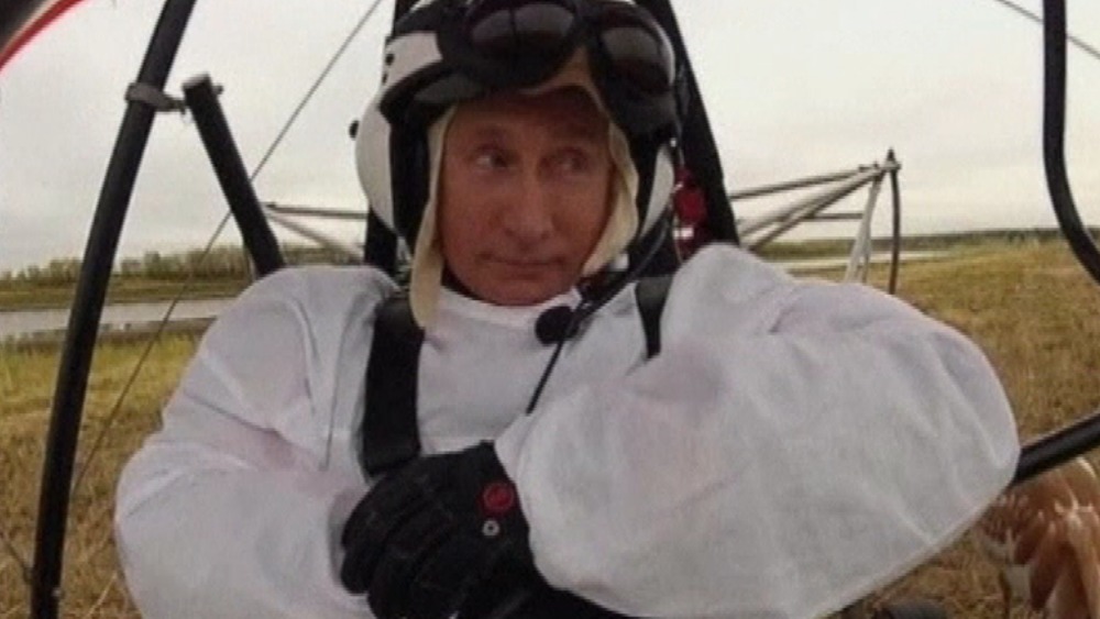 Putin Flies Hang Glider To Lead Cranes On Migration Route Itv News