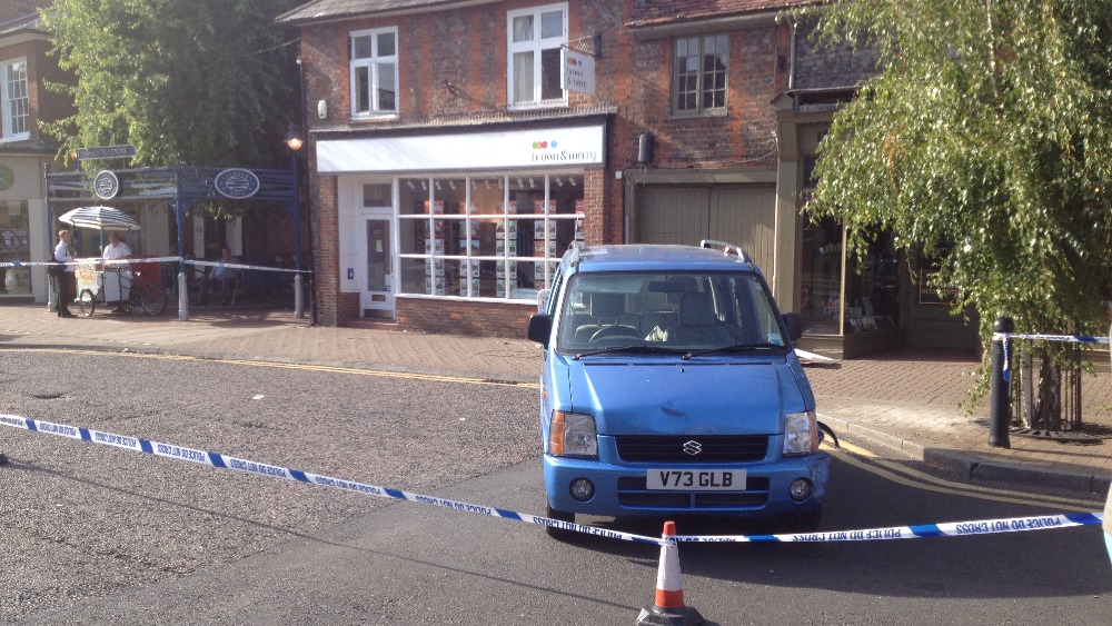 Three people hurt after crash in Leighton Buzzard ITV News Anglia