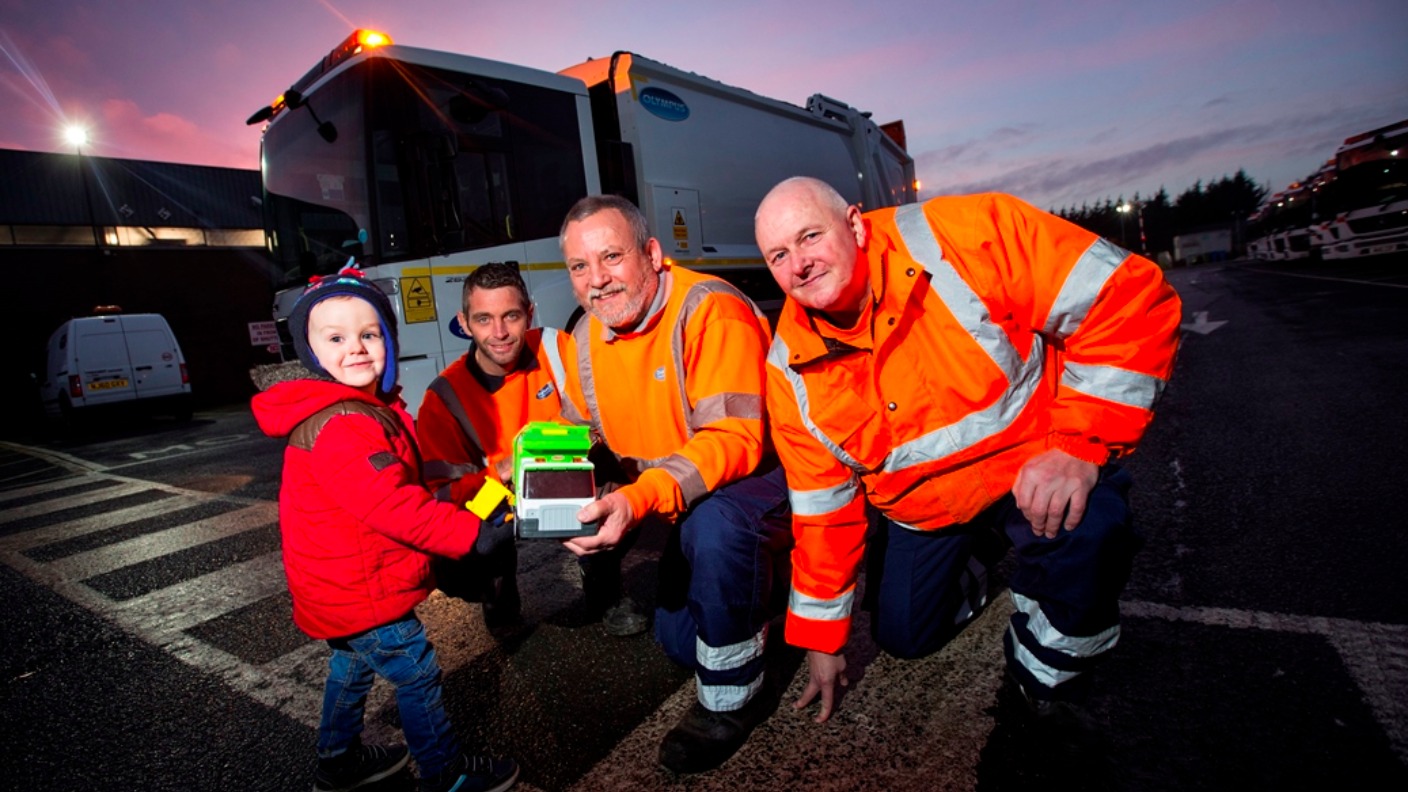 County Durham bin crew make toddler Jack’s day ITV News Tyne Tees