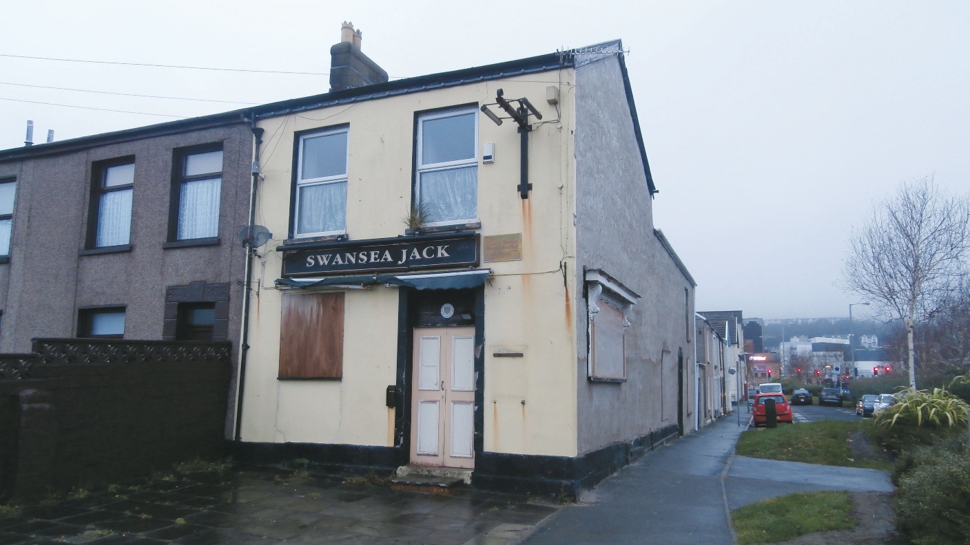 Iconic Swansea pub sold for £140,000 ITV News Wales