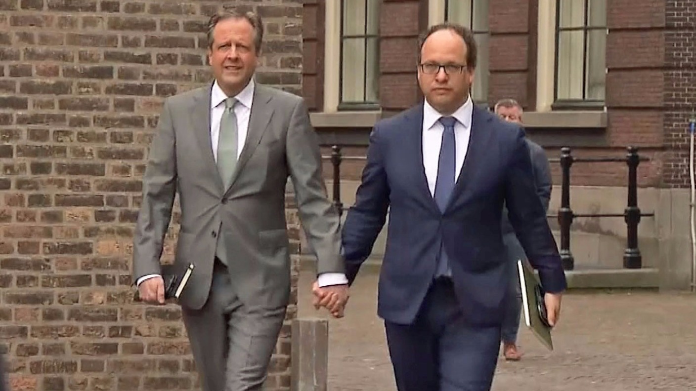 Dutch Politicians Hold Hands In Support Of Gay Couple Who Were Attacked Itv News 